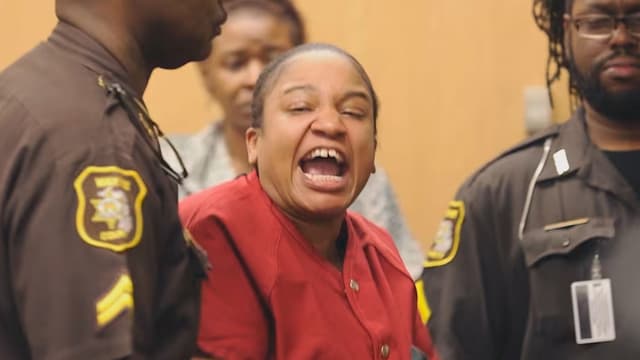 S01:E08 - Freezer Mom