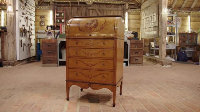 S08:E28 - Suffragette's Desk, Bert the Mannequin, Swimming Trophy