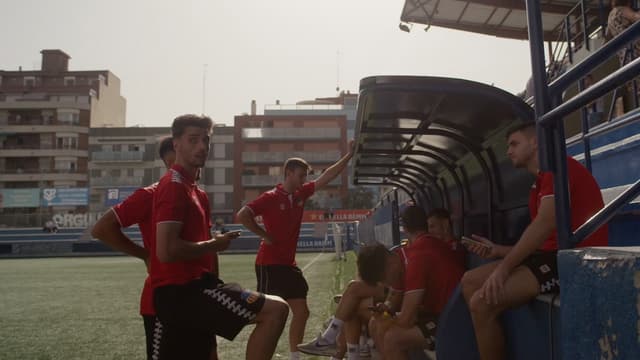 S01:E01 - La Vila contra el pueblo