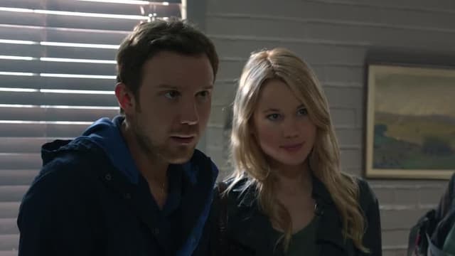 S03:E01 - It's a Shame About Ray