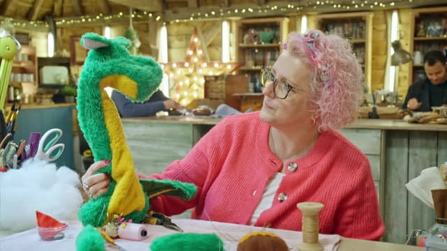 S07:E43 - Malaysian Jewellery Box, Duncan the Dragon, Naranji's Hammer