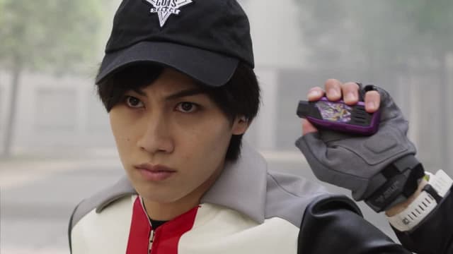 S01:E14 - The Golden Threat