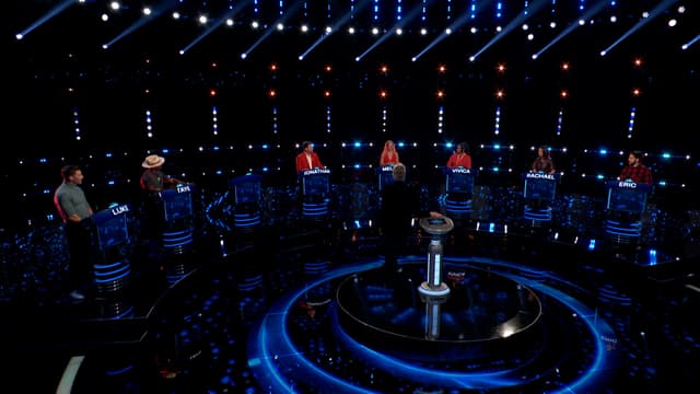 S01:E10 - Holiday Heroes