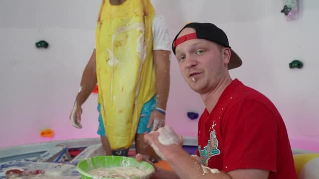 S17:E12 - I Turned My House Into a Candy Store