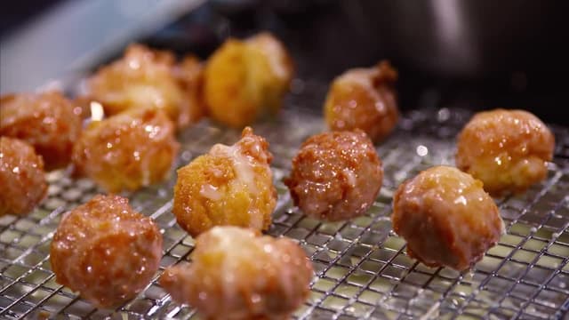 S01:E13 - Snow Globe City