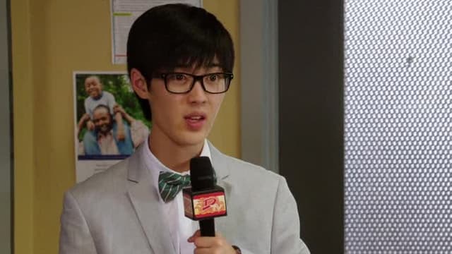 S13:E332 - Black or White