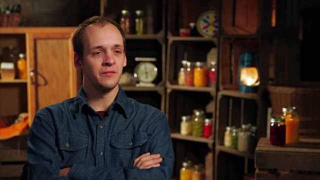 S02:E01 - Broken Family