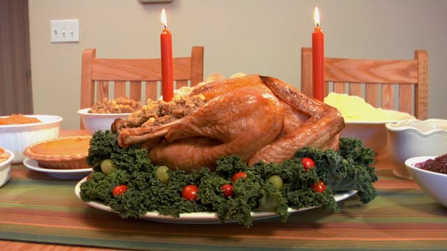 S04:E08 - Thanksgiving Dinner