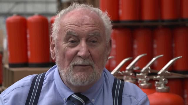 S01:E03 - Rock Candy, Fire Extinguisher, Blue Stilton and Barbour Jackets