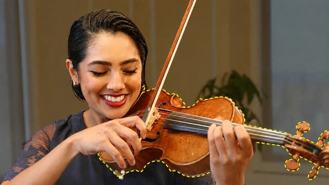 S01:E07 - Violins