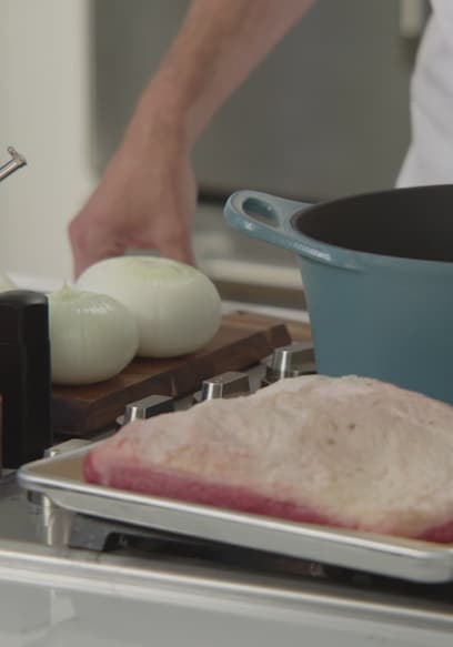 S01:E07 - Balsamic & Soy Braised Brisket & Apple Honey Cake poster