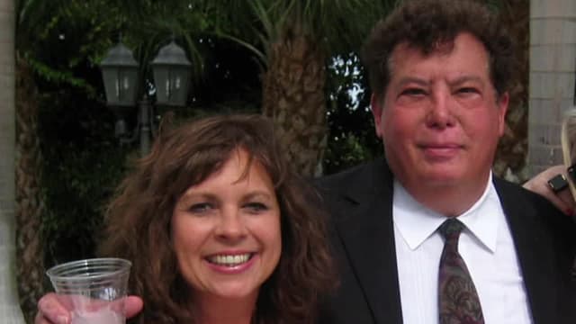 S06:E01 - Everyone’s Favorite Uncle