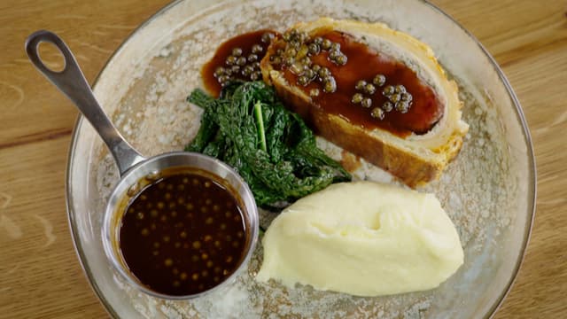 S02:E01 - Venison Wellington