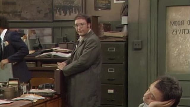 S06:E07 - The Desk