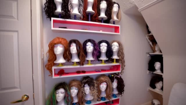 S02:E05 - Wig Rack & Cat Hug