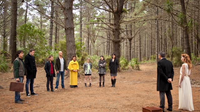 S01:E09 - Hunting Reindeer on Slippery Rocks
