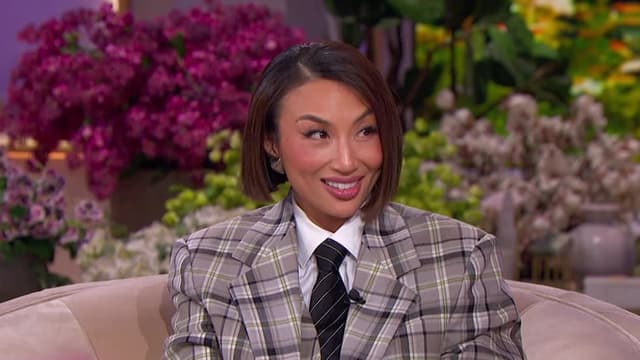 S03:E27 - Jeannie Mai