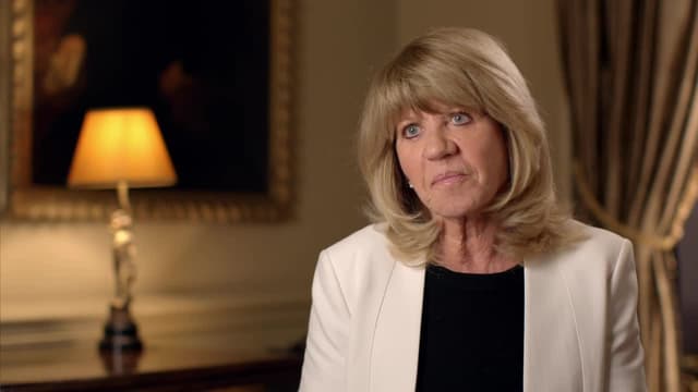 S01:E01 - Scandals at the Palace