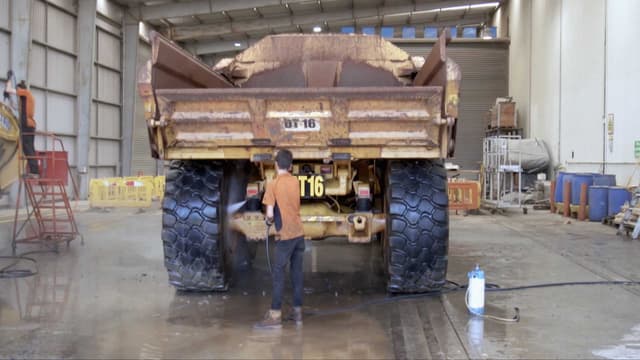 S02:E10 - Time Is Money