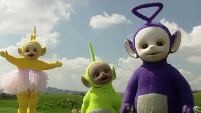 S01:E05 - Painting With Hands & Feet