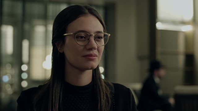 S03:E01 - White Flags