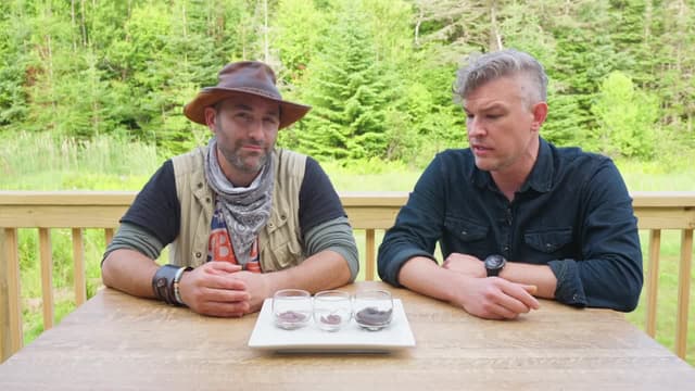 S10:E04 - Bitten by 3 Toxic Worms! / Giant Black Slug!