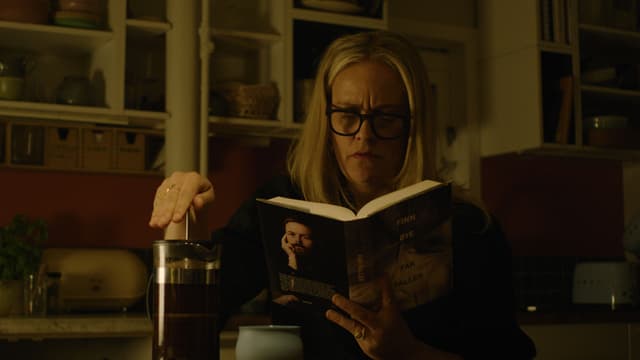 S02:E05 - Dad Falls - Mom Loses It