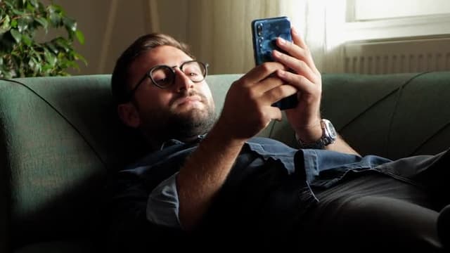 S01:E01 - ME GUSTA: Las consecuencias no deseadas del botón "Me Gusta" de Facebook