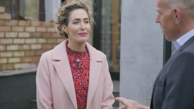 S27:E01 - South London