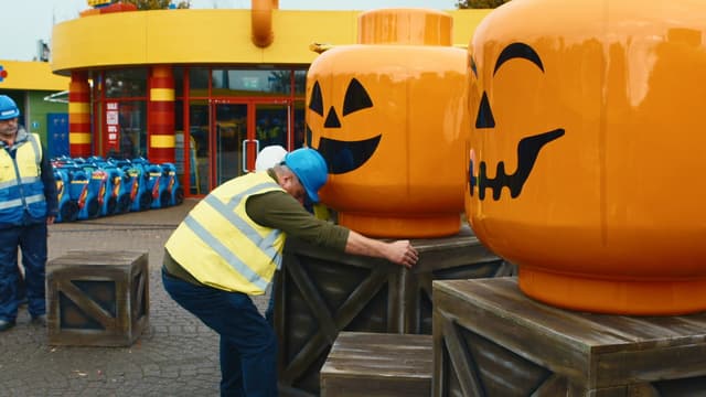 S01:E03 - Pumpkins, Performances, and Pyroctechnics