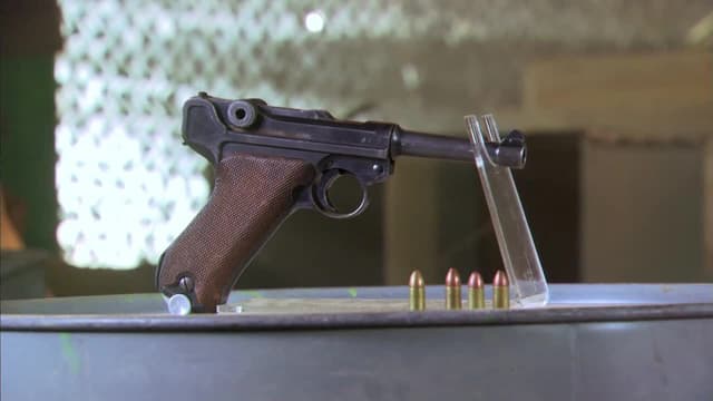 S01:E01 - Colt M1911