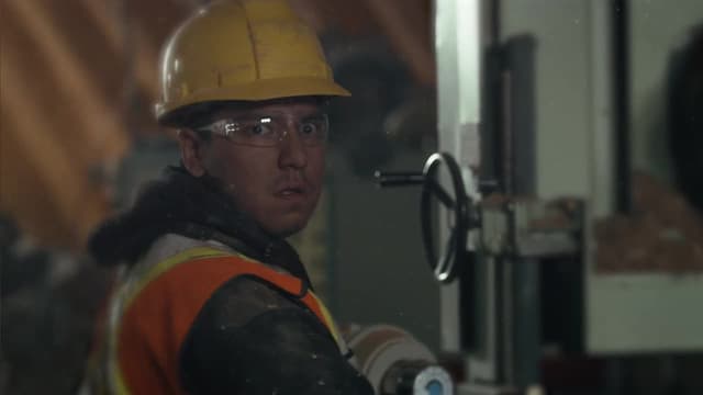 S01:E01 - Sawmill Explosion