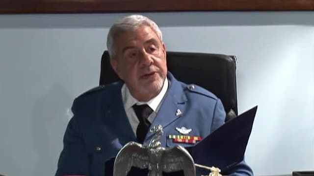 S01:E17 - El romántico Parra