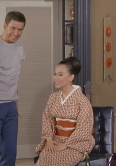 S01:E19 - Kimono My House poster