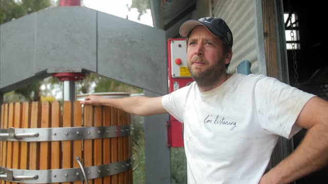 S01:E09 - Money Time