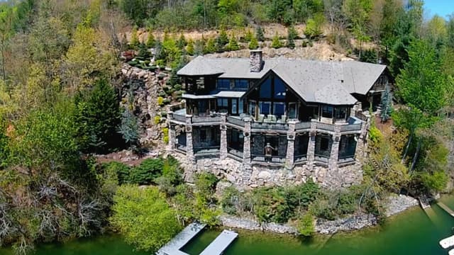 S01:E09 - Waterfront