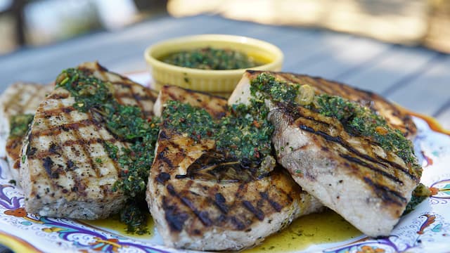 S02:E01 - Grilling With Wood