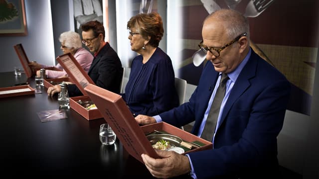 S09:E35 - London and South East Judging