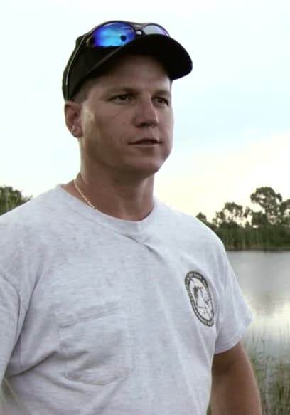 S01:E02 - Alligator Trappers poster