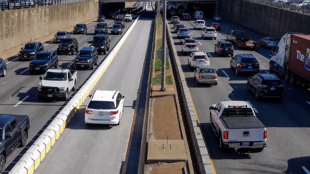 S01:E17 - Traffic