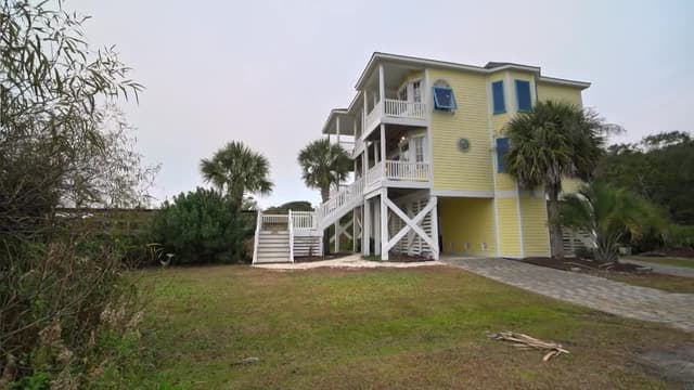 S03:E05 - Oak Island Beach House Hunt