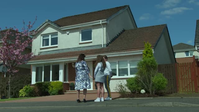 S21:E03 - Glasgow