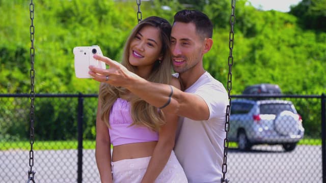 S14:E09 - Is Love on the Table?