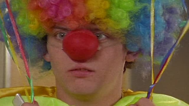 S01:E22 - Clowning Around