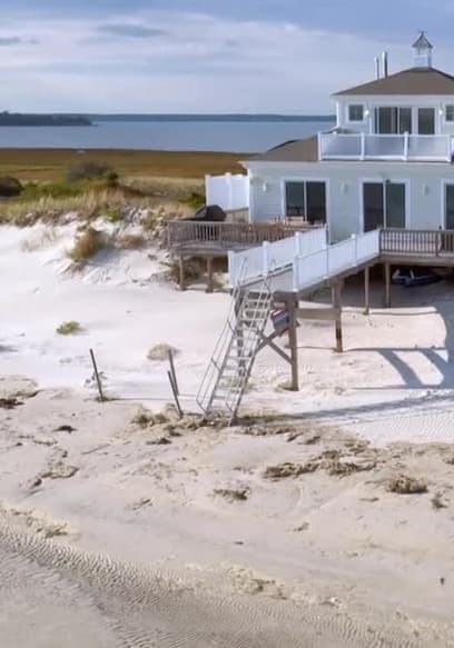 S01:E04 - Dream Beach Home in Plymouth poster
