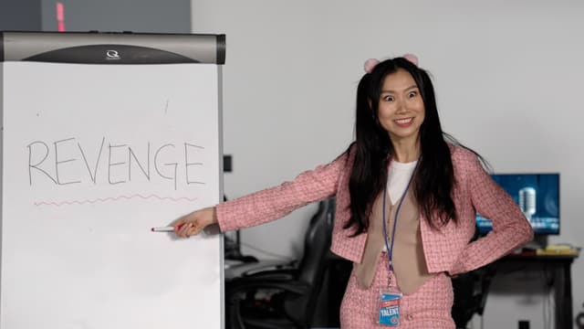 S01:E01 - The One With the Bully