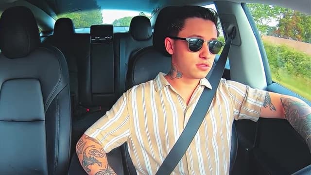 S01:E02 - Trouble in Miami