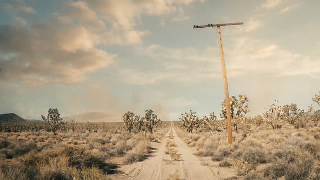 S01:E09 - The Strange Tale of the Mojave Phone Booth