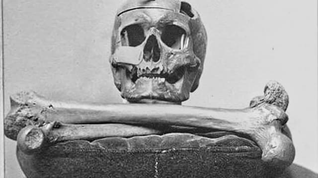 S01:E03 - The Skull & Bones