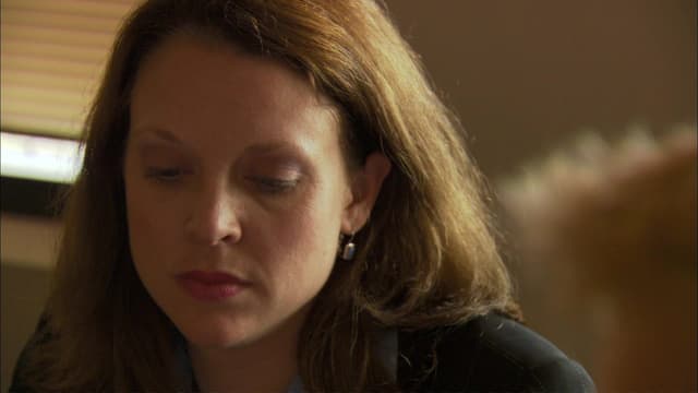 S06:E13 - A Deadly Pattern / A Desperate Housewife